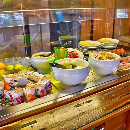Logis Hotel Restaurant Le Chalet Du Mont Roland Sampans Экстерьер фото