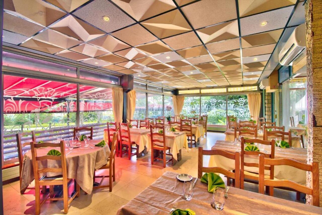 Logis Hotel Restaurant Le Chalet Du Mont Roland Sampans Экстерьер фото