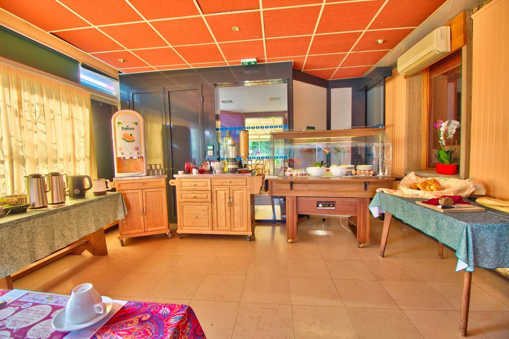 Logis Hotel Restaurant Le Chalet Du Mont Roland Sampans Экстерьер фото