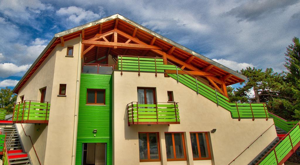 Logis Hotel Restaurant Le Chalet Du Mont Roland Sampans Экстерьер фото